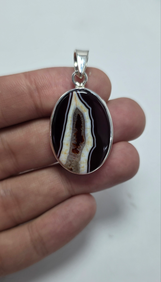 Sulemani Agate (Aqeeq) 5.5 garam stone. Locket 8.4 garam